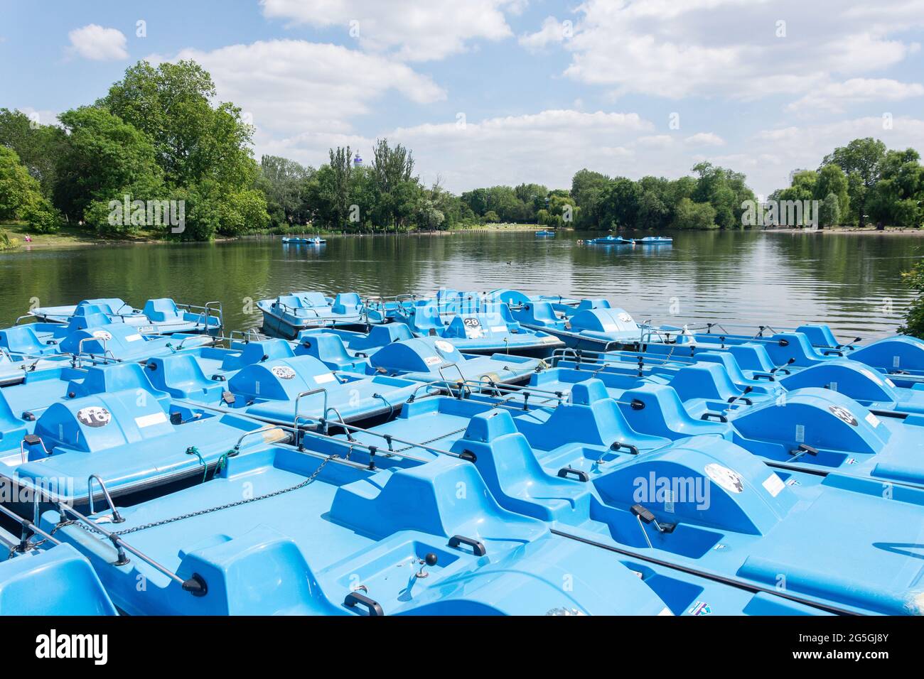 Bootstouren auf Regent's Park Lake, Regent's Park, City of Westminster, Greater London, England, Vereinigtes Königreich Stockfoto