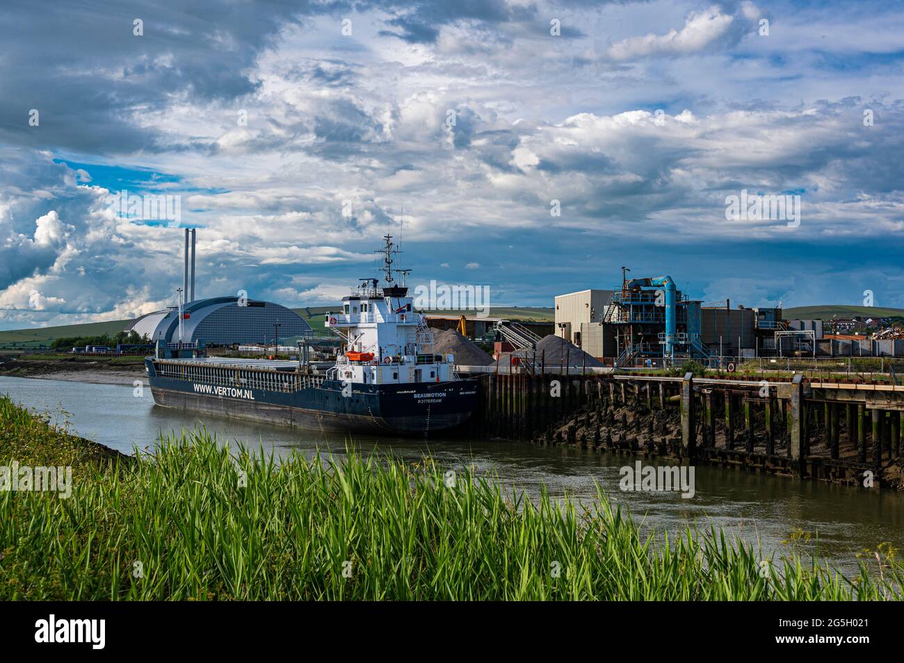 Das Schiff dockte am Binnenhafen des Flusses Newhaven an Stockfoto
