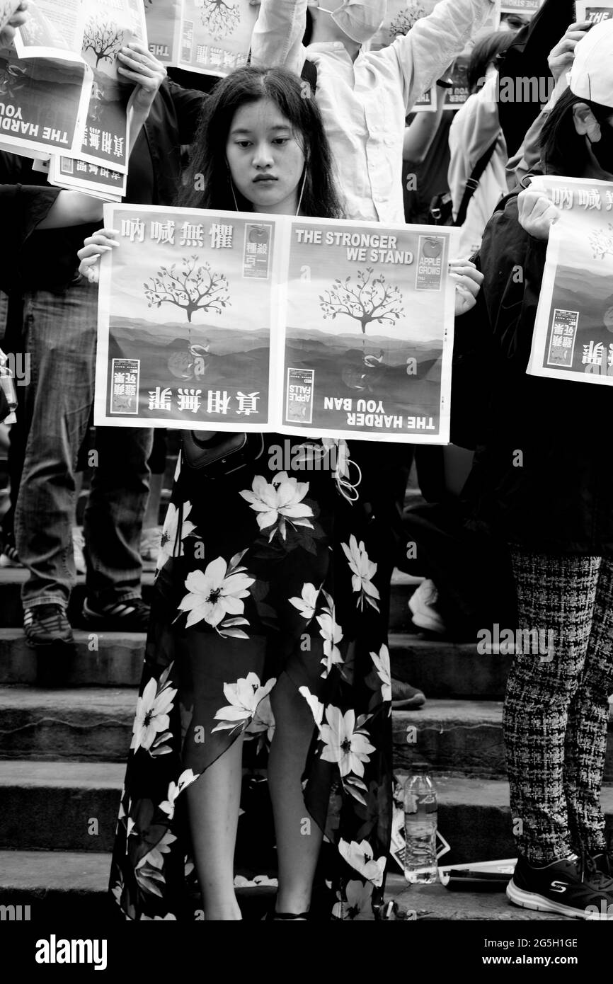 Demonstranten trauerten am 27. Juni 2021 im Piccadilly Circus um das Ende der Medienfreiheit mit der Schließung der Zeitung Apple Daily in Hongkong. Stockfoto