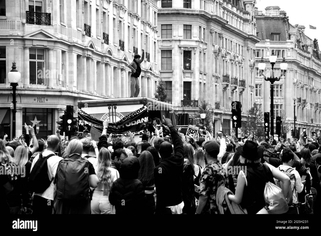 Demonstration „Save our scene“ in Zentral-London gegen die staatliche Behandlung der Künste - Theater, Nachtclubs und Konzerte am 27. Juni 2021. Stockfoto