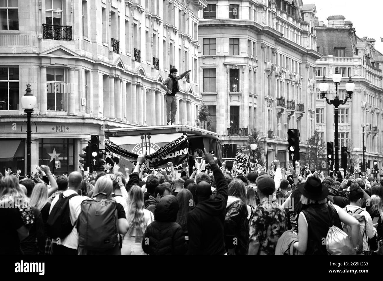 Demonstration „Save our scene“ in Zentral-London gegen die staatliche Behandlung der Künste - Theater, Nachtclubs und Konzerte am 27. Juni 2021. Stockfoto