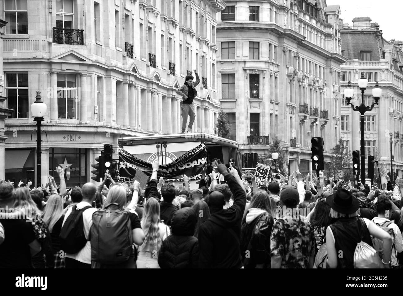 Demonstration „Save our scene“ in Zentral-London gegen die staatliche Behandlung der Künste - Theater, Nachtclubs und Konzerte am 27. Juni 2021. Stockfoto