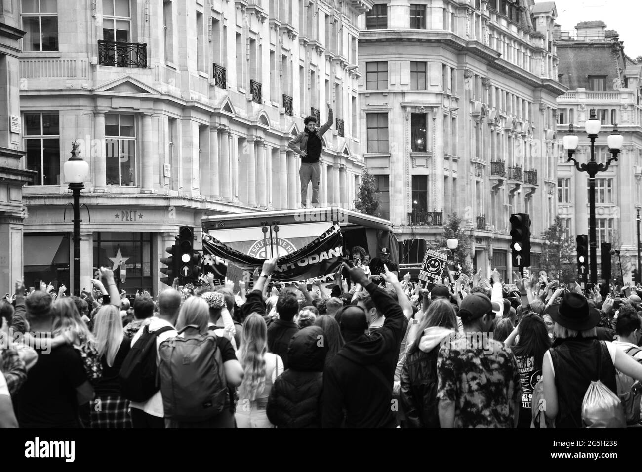 Demonstration „Save our scene“ in Zentral-London gegen die staatliche Behandlung der Künste - Theater, Nachtclubs und Konzerte am 27. Juni 2021. Stockfoto