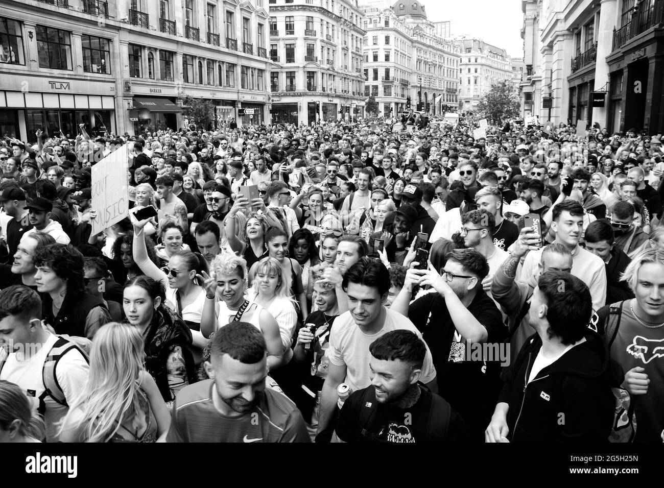 Demonstration „Save our scene“ in Zentral-London gegen die staatliche Behandlung der Künste - Theater, Nachtclubs und Konzerte am 27. Juni 2021. Stockfoto