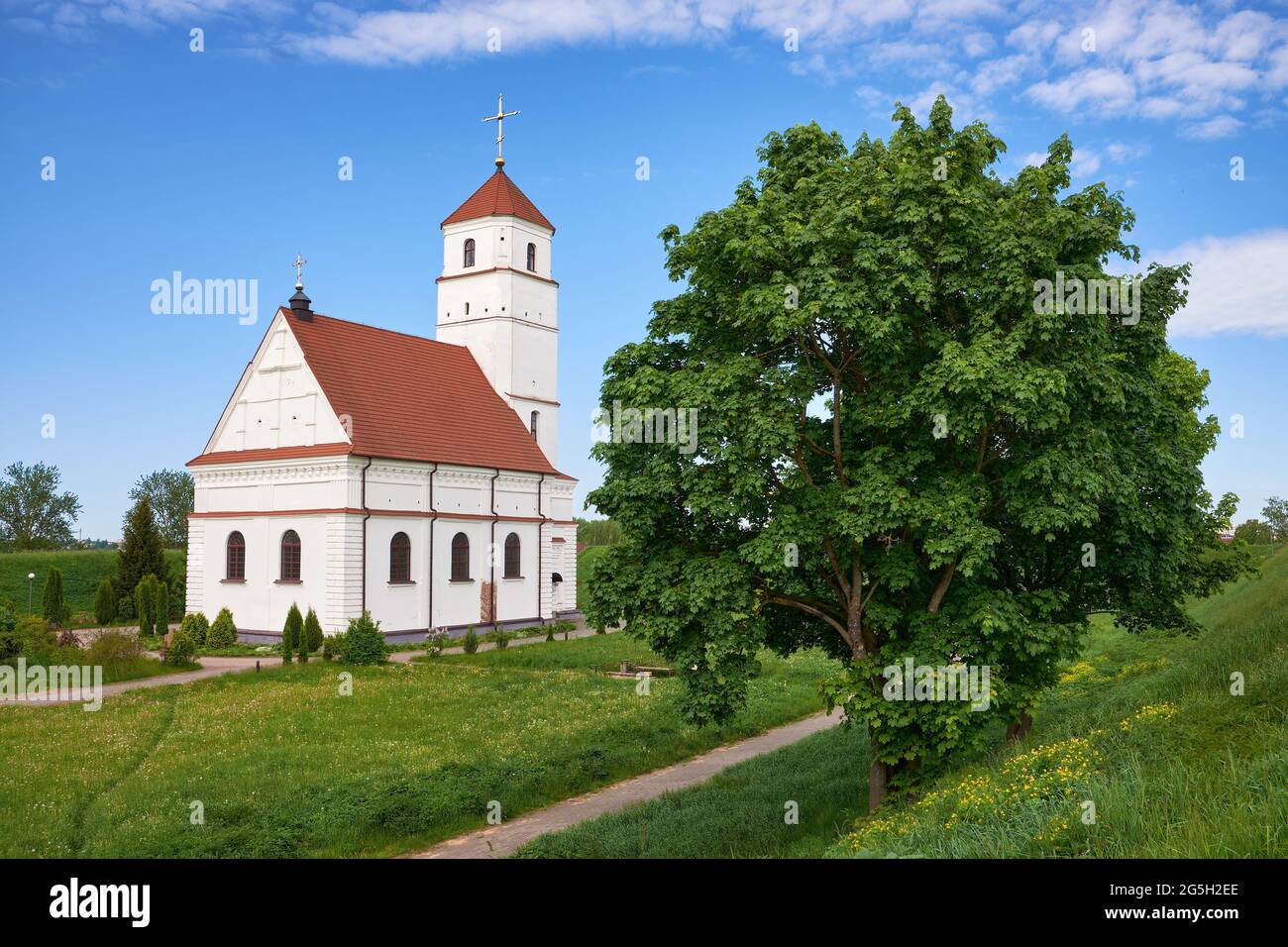 Verklärung Kathedrale in einer Sommerlandschaft, Saslawl Stadt, Minsk Region. Weißrussland. Stockfoto