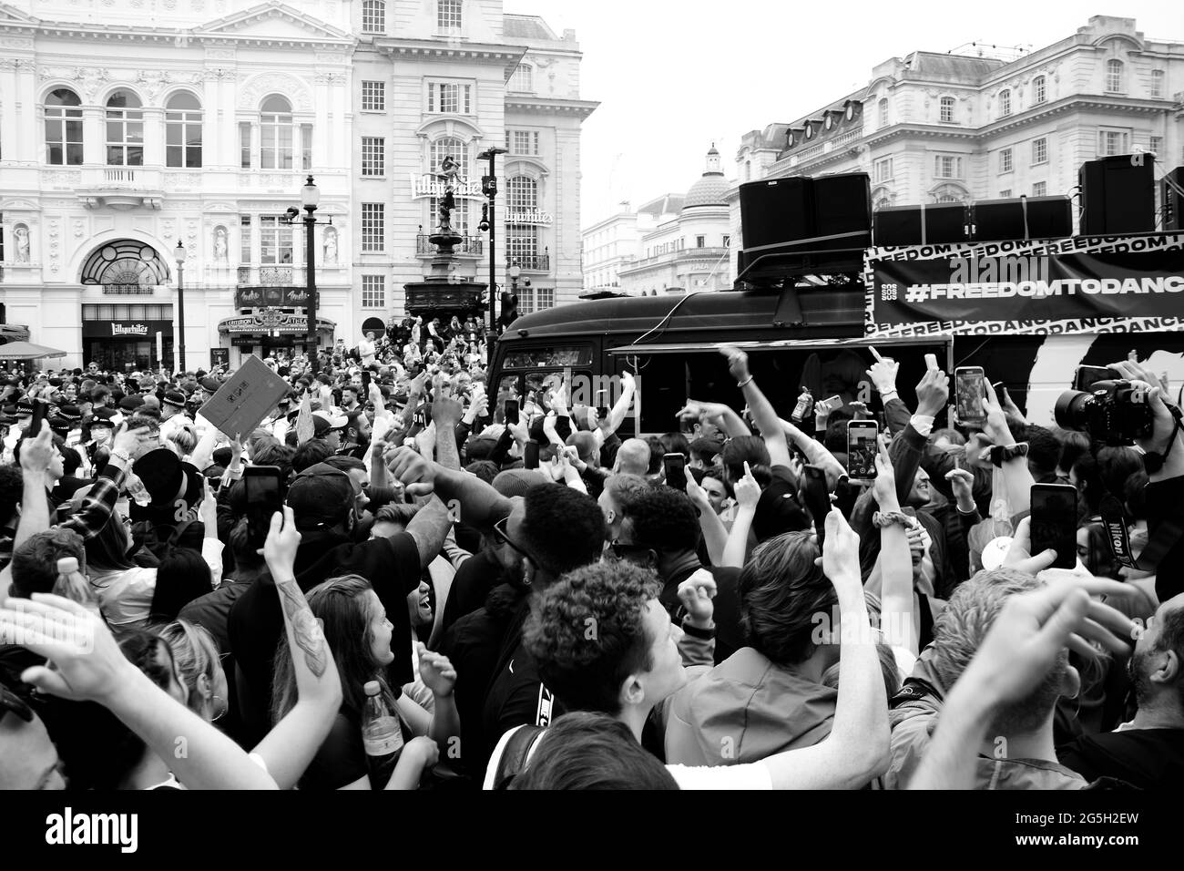 Demonstration „Save our scene“ in Zentral-London gegen die staatliche Behandlung der Künste - Theater, Nachtclubs und Konzerte am 27. Juni 2021. Stockfoto