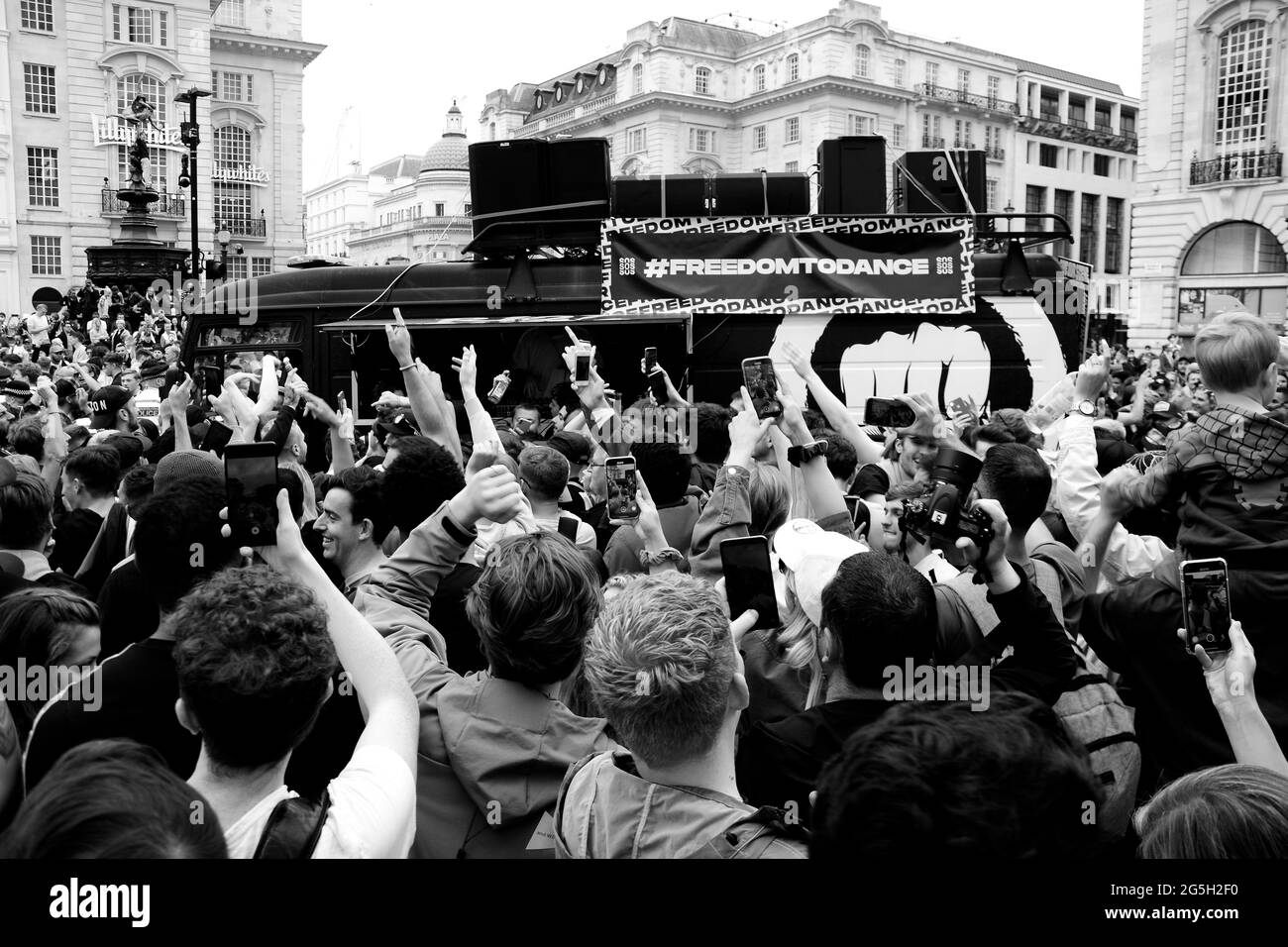 Demonstration „Save our scene“ in Zentral-London gegen die staatliche Behandlung der Künste - Theater, Nachtclubs und Konzerte am 27. Juni 2021. Stockfoto