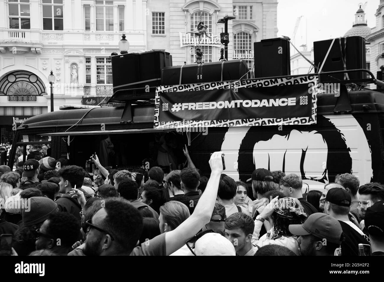 Demonstration „Save our scene“ in Zentral-London gegen die staatliche Behandlung der Künste - Theater, Nachtclubs und Konzerte am 27. Juni 2021. Stockfoto
