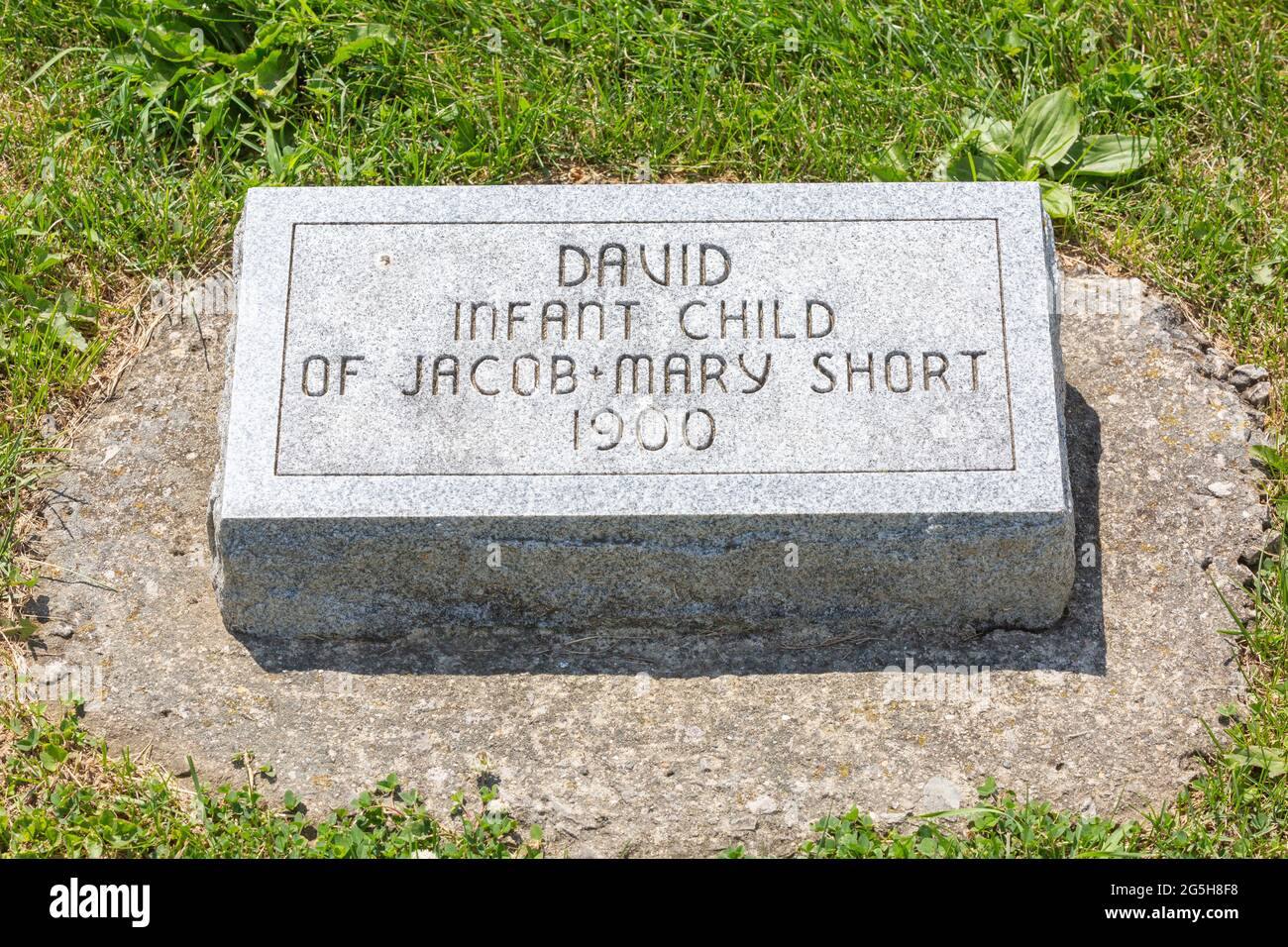 Das Grab des jungen David Short auf dem Yaggy-Friedhof in der Nähe von Grabill, Indiana, USA. Stockfoto