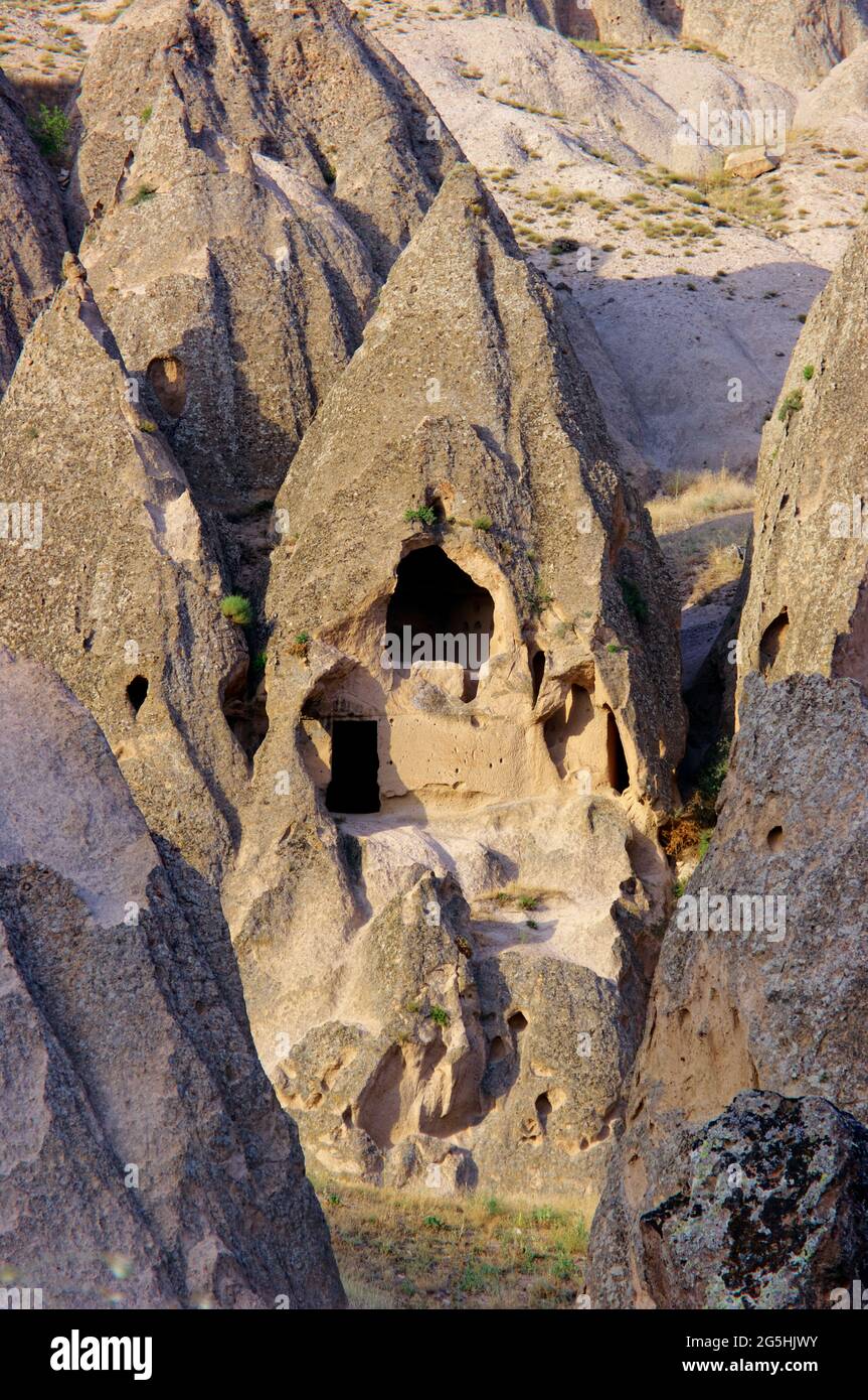 Wahrzeichen der Natur in der Türkei Feenkamine mit Felsgestein Höhlenhäuser in Kappadokien Stockfoto