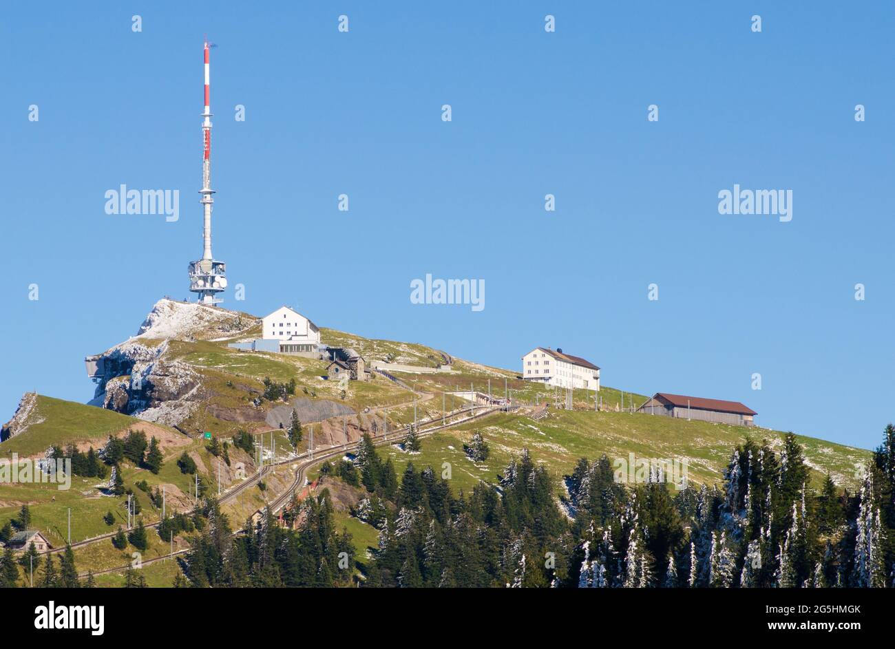 Rigi Kulm Gipfel mit Bahnhof und Rundfunk- oder Kommunikationsmast, Rigi in den Schwyzer Alpen, Schweizer Alpen, Schweiz Stockfoto