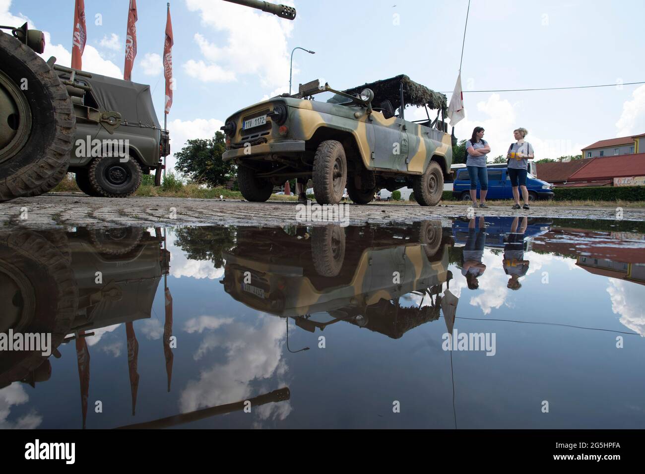 Milovice, Tschechische Republik. Juni 2021. Militärparade anlässlich des Abgangs sowjetischer Truppen aus der Tschechoslowakei in Milovice, Tschechische Republik, 26. Juni 2021. Eine Gruppe von oppositionellen Gesetzgebern möchte den Abzug der sowjetischen Truppen aus der ehemaligen Tschechoslowakei im Jahr 1991 als Gedenktag verklagen. Quelle: Josef Vostarek/CTK Photo/Alamy Live News Stockfoto
