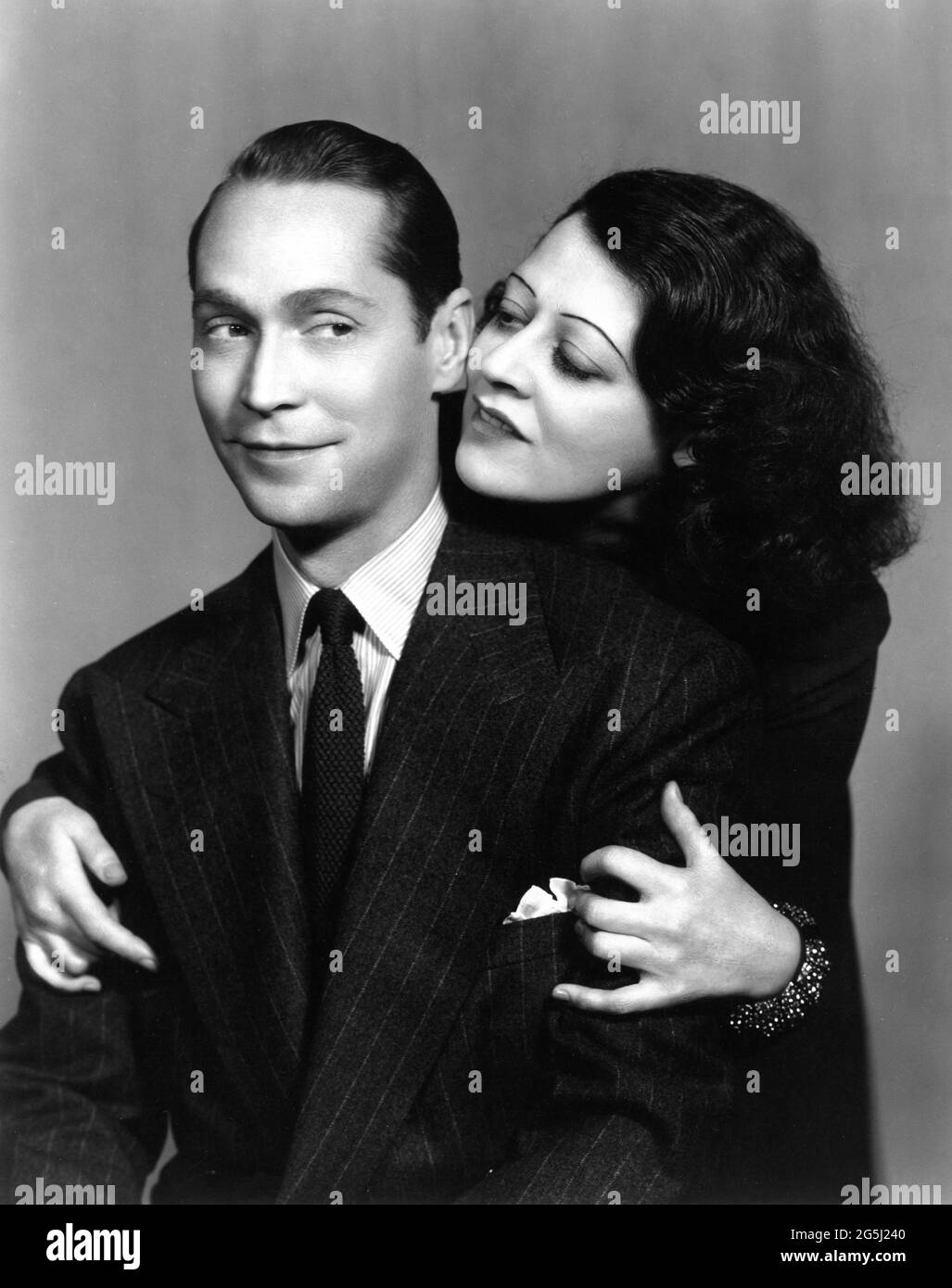 FRANCHISE TONE and LENORE ULRIC Publicity Portrait von VANDAMM STUDIO for the Theatre Guild Produktion DES FÜNFTEN SÄULENSPIELS von ERNEST HEMINGWAY nach Benjamin Glazer, inszeniert von Lee Strasberg im New Yorker Alvin Theatre 1940 Stockfoto