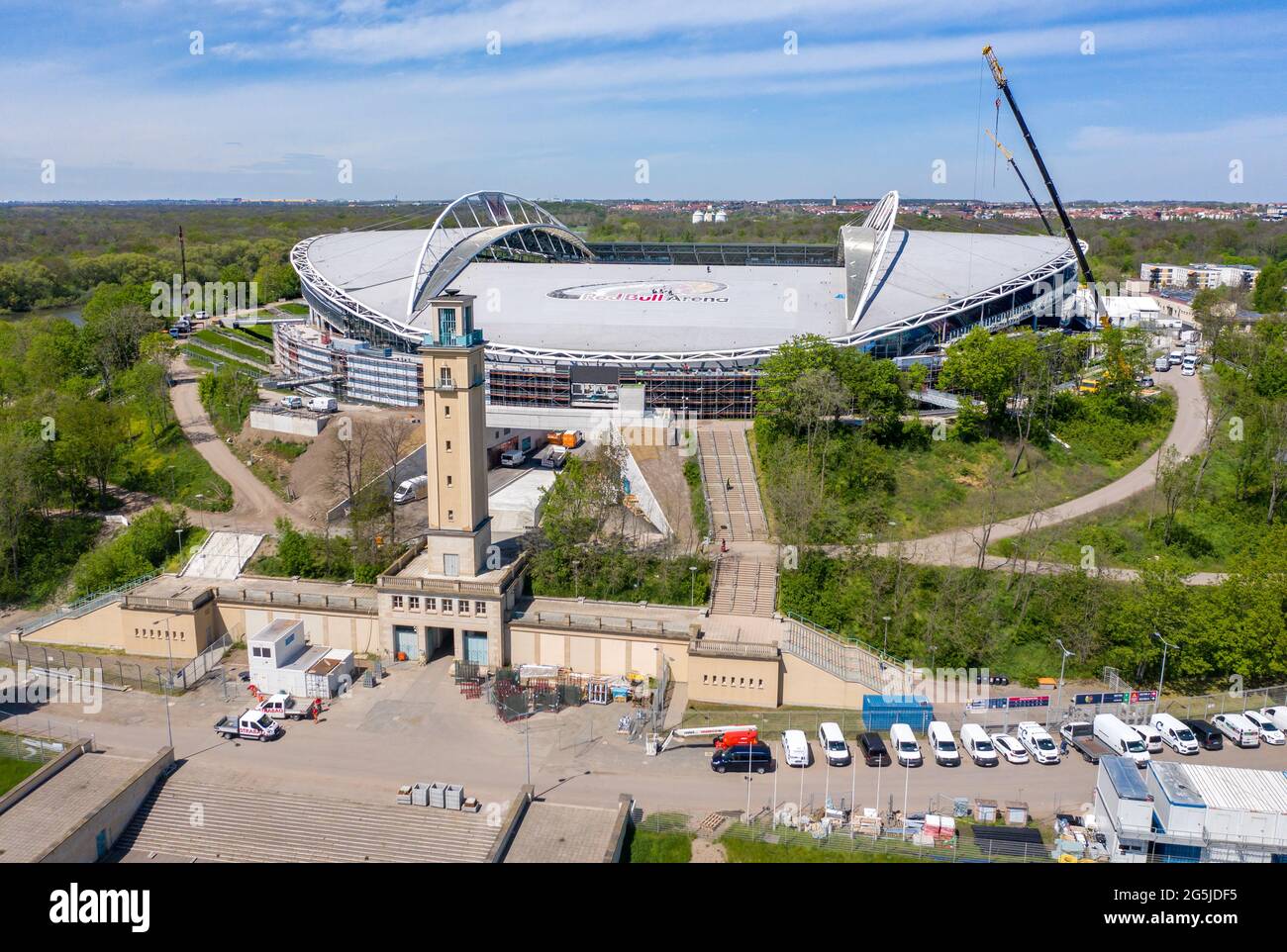 10. Mai 2021, Sachsen, Leipzig: Wiederaufbau der Red Bull Arena. (Aufgenommen mit einer Drohne) Foto: Jan Woitas/dpa-Zentralbild/ZB Stockfoto