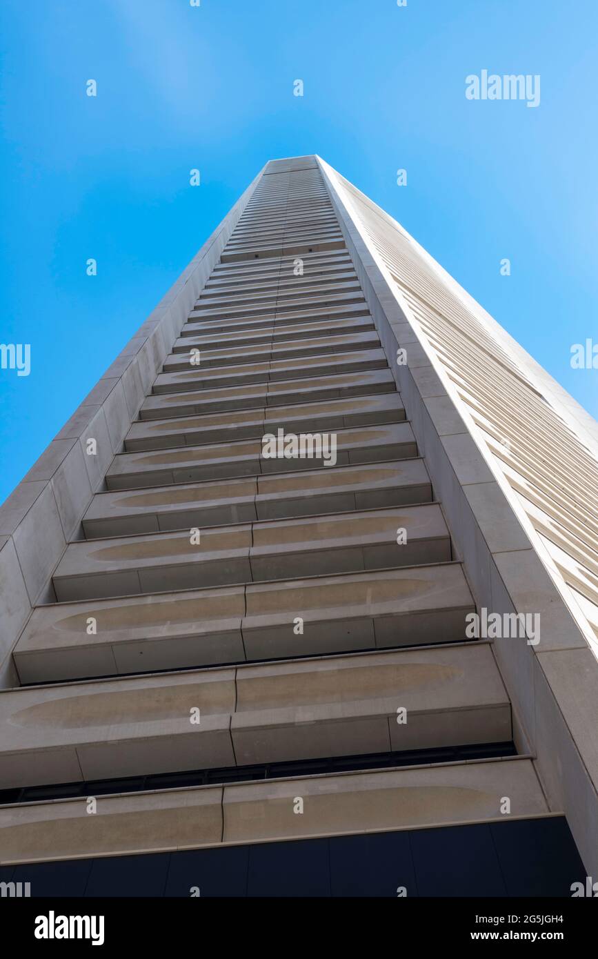 Blick auf den von Harry Seidler entworfenen, 1977 gebauten MLC-Turm mit Sulman-Medaille in Martin Place, Sydney, Australien Stockfoto