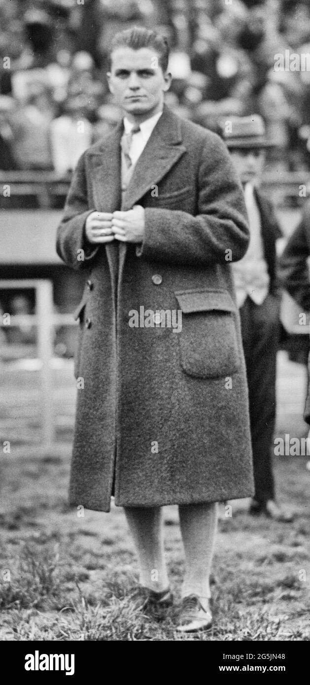 Francis Valentine Joseph Frank Hussey bei den Olympischen Sommerspielen 1924 in Paris, Frankreich. Er war ein amerikanischer Sprintläufer, der bei den Olympischen Sommerspielen 1924 in der 100 × 4-m-Staffel eine Goldmedaille gewann. Stockfoto