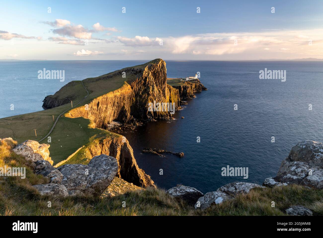 neist Point Leuchtturm Insel des Himmels bei Sonnenuntergang Stockfoto