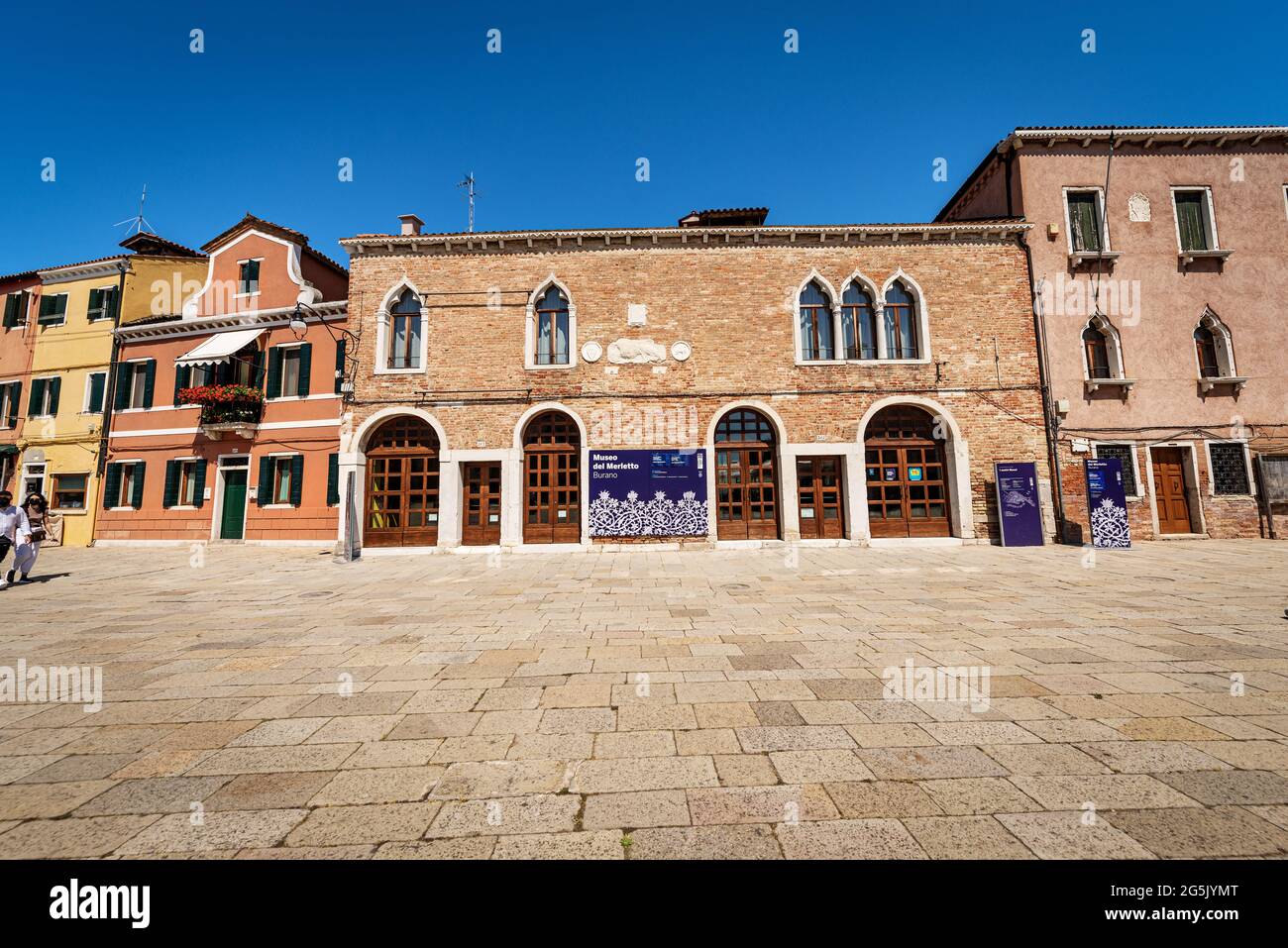 Das Spitzenmuseum auf der Insel Burano. Berühmte Spitzenschule von 1872 bis 1970. Piazza Baldassarre Galuppi, Lagune von Venedig, Venetien, Italien, Europa. Stockfoto