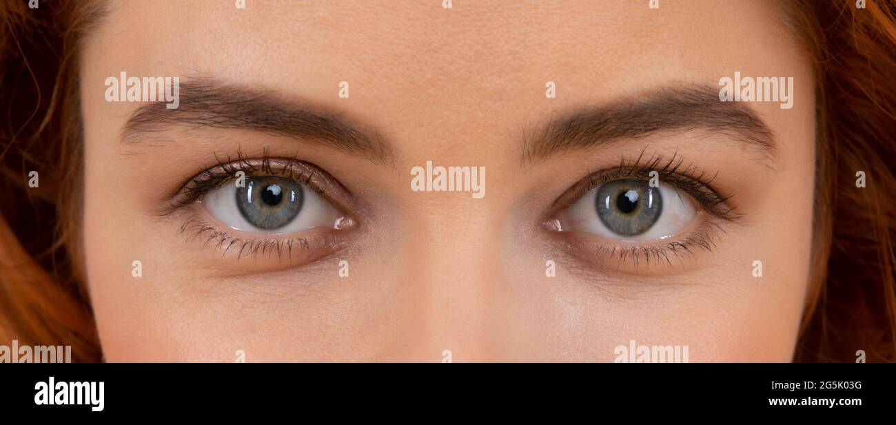 Schöne weibliche Augen mit gewölbten Augenbrauen und natürlichen Augen Make-up, Augenlicht Stockfoto Schöne weibliche Augen mit gewölbten Augenbrauen und natürlichen Augen Make-up, Augenlicht Stockfoto