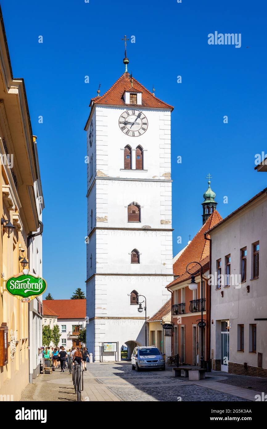 Zvonice Bílá Věž, Strážnice, Morava, Česká republika / campanilla Weißer Turm, Stadt Straznice, Morava, Tschechische republik Stockfoto