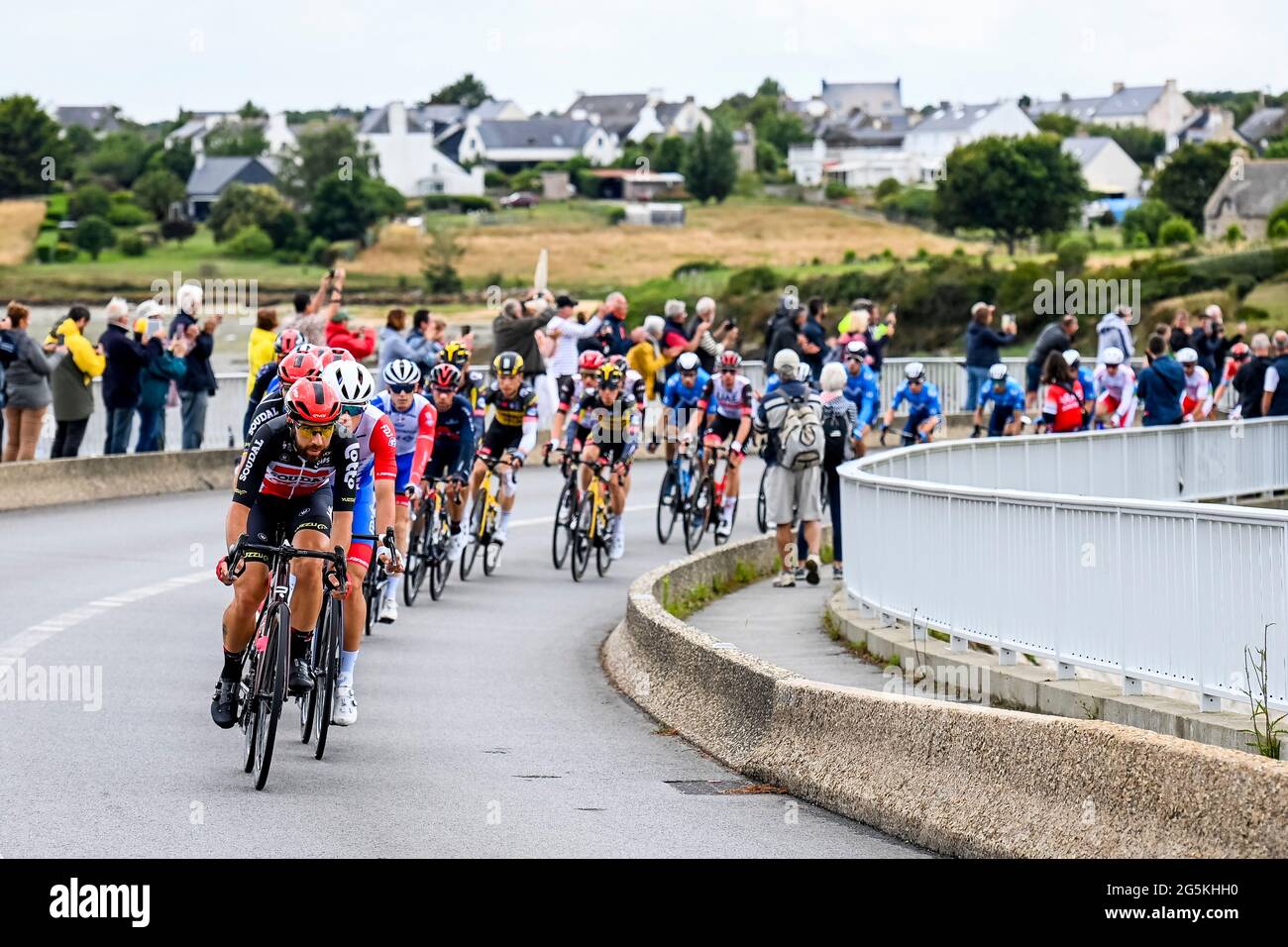 Abbildung Bild zeigt das Rudel von Fahrern in Aktion während der dritten Etappe der 108. Ausgabe der Tour de France Radrennen, 182,9 km von L Stockfoto