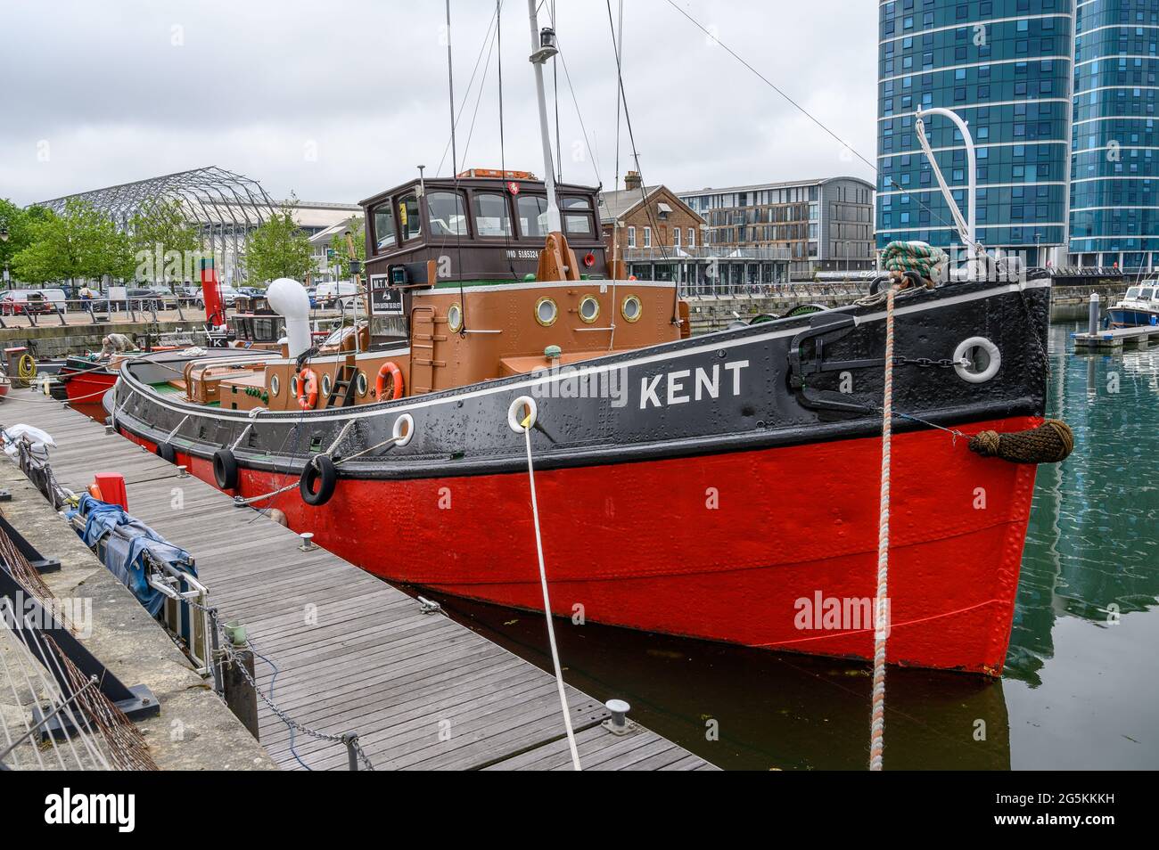 Das Schlepper-Boot M.T. Kent liegt im Basin No. 1 in Chatham Maritime Marina, Kent, England, und wird von der South Eastern Tug Society betrieben und gepflegt. Stockfoto