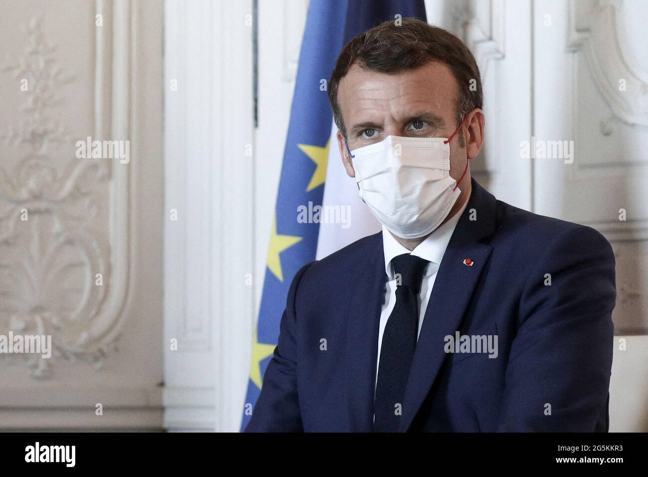 Der französische Präsident Emmanuel Macron trifft den CEO von Qualcomm während der 4. Ausgabe des „Choose France“-Gipfels am 28. Juni 2021 im französischen Schloss Versailles. Foto von Stephane Lemouton/Pool/ABACAPRESS.COM Stockfoto