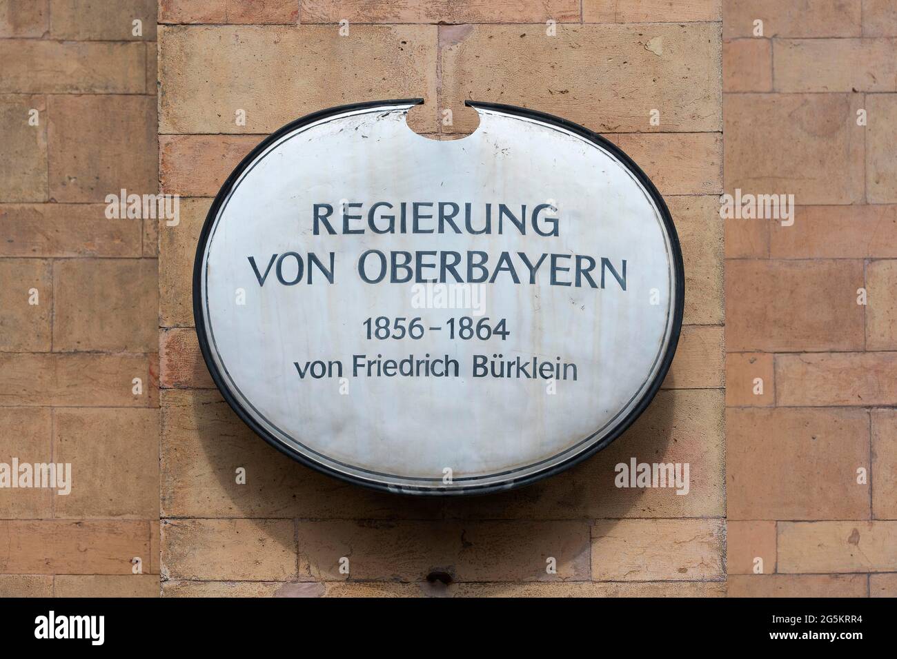 Info-Schild auf dem Regierungsgebäude von Oberbayern, 1856-1864, München, Oberbayern, Bayern, Deutschland, Europa Stockfoto