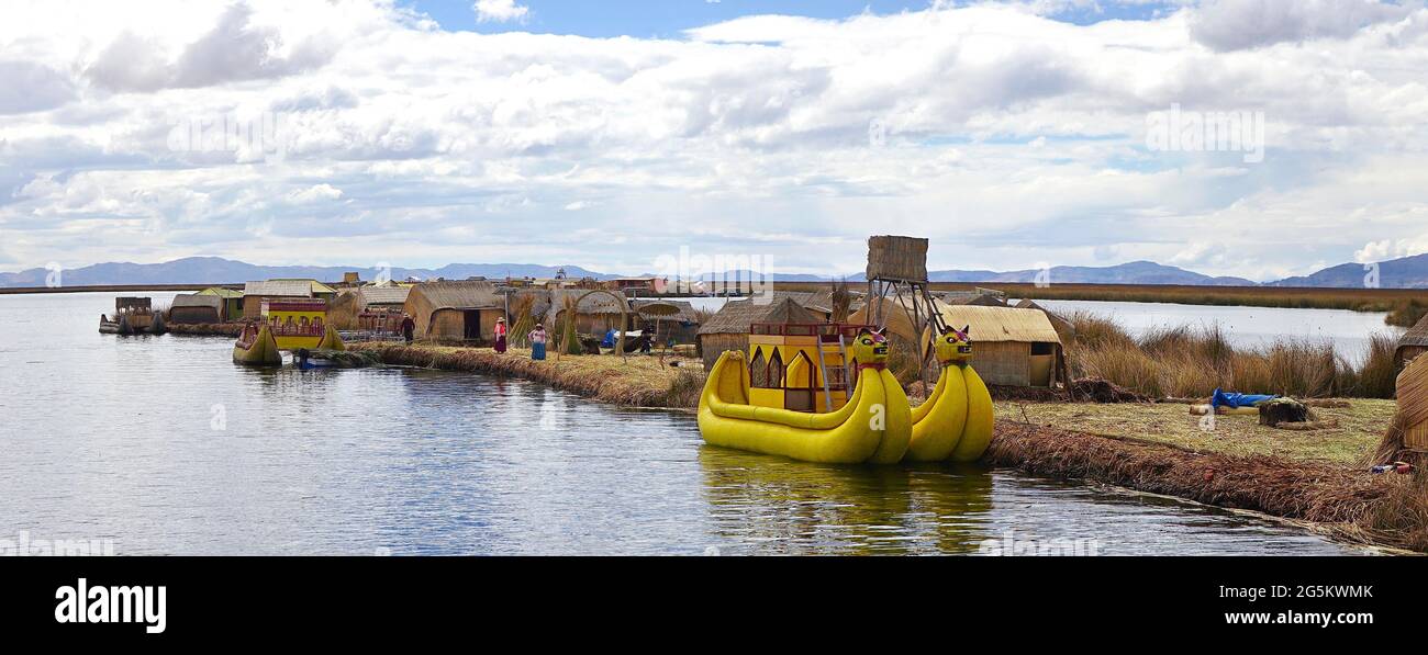 Schwimmende Insel des Uro, Panorama, Titicacasee, Provinz Puno, Peru, Südamerika Stockfoto