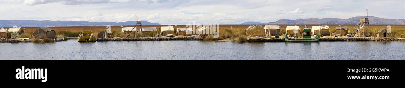 Schwimmende Insel des Uro, Panorama, Titicacasee, Provinz Puno, Peru, Südamerika Stockfoto