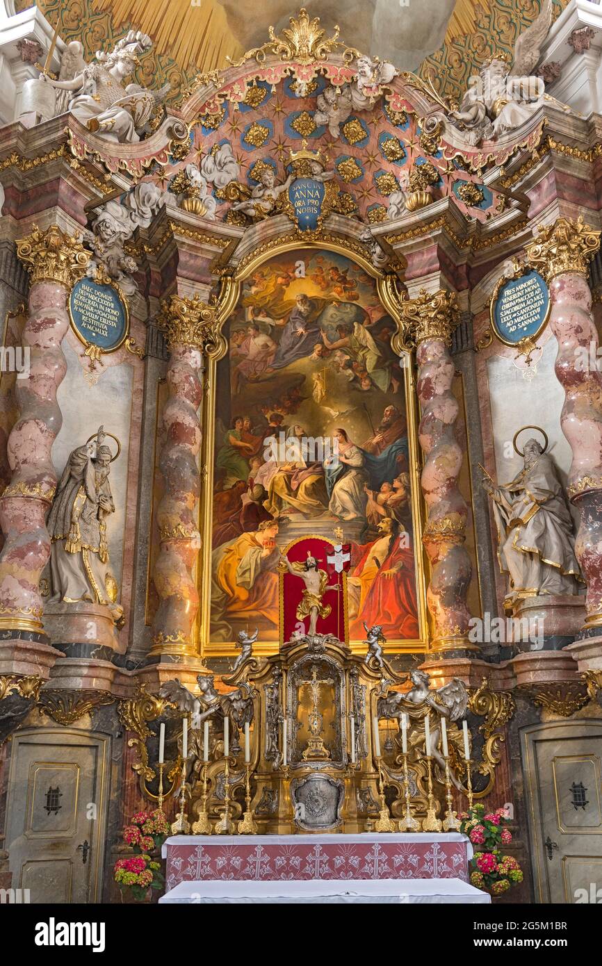 Seitenaltar, römisch-katholische Klosterkirche St. Anna in Lehel ...