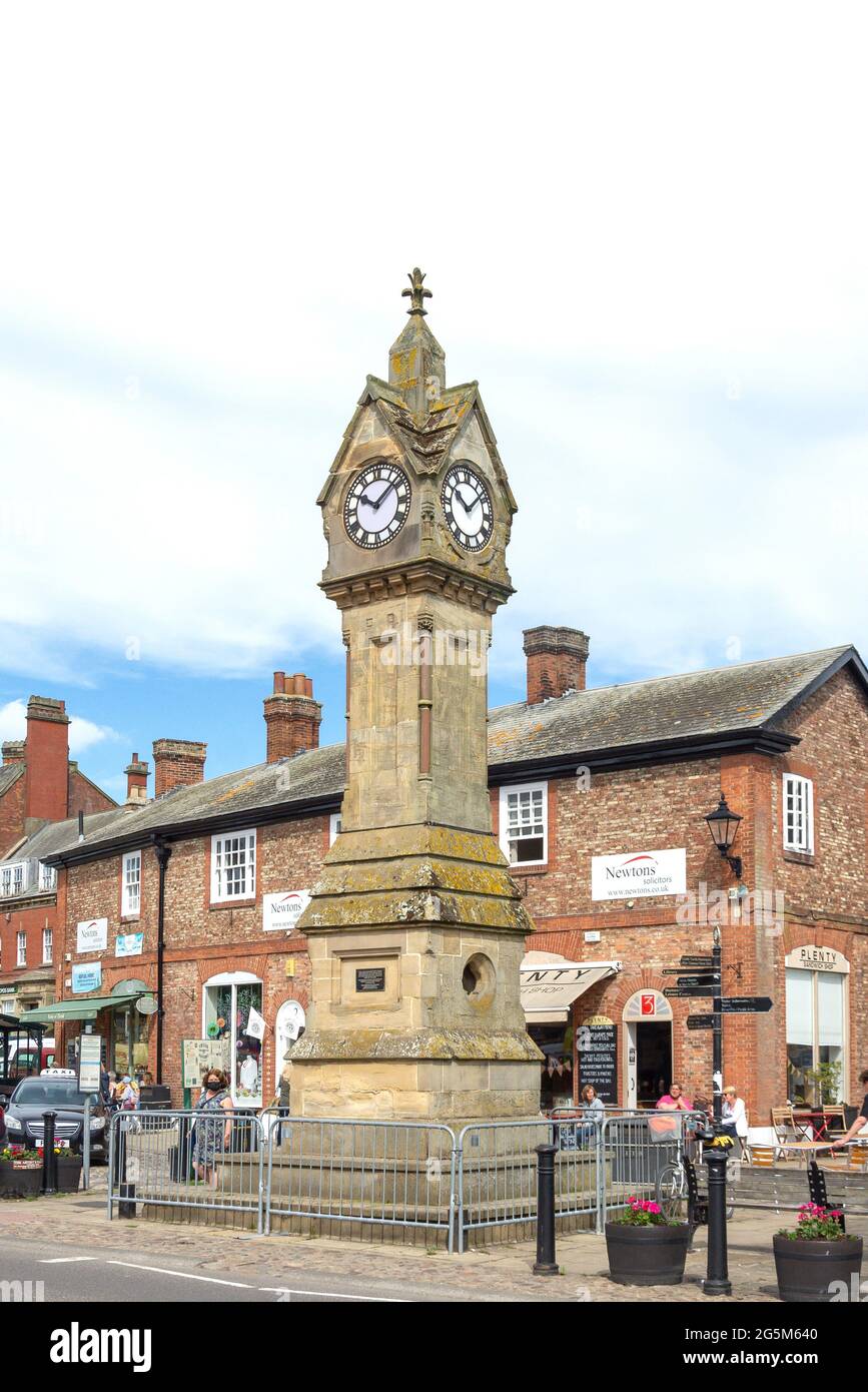 Uhrenturm, Marktplatz, Thirsk, North Yorkshire, England, Vereinigtes Königreich Stockfoto