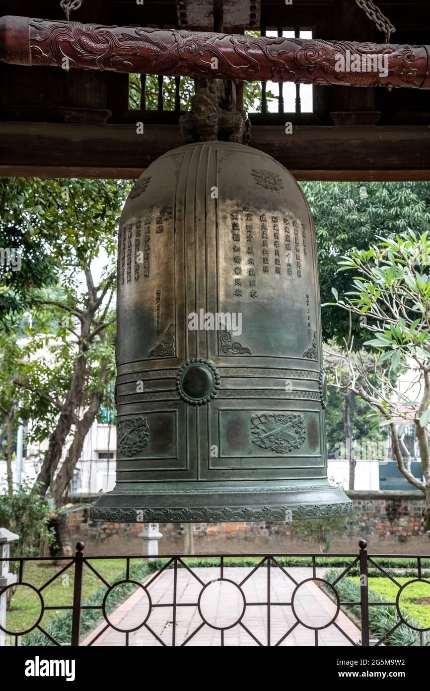 Bronzeglocke, Literaturtempel, Hanoi, Vietnam Stockfoto