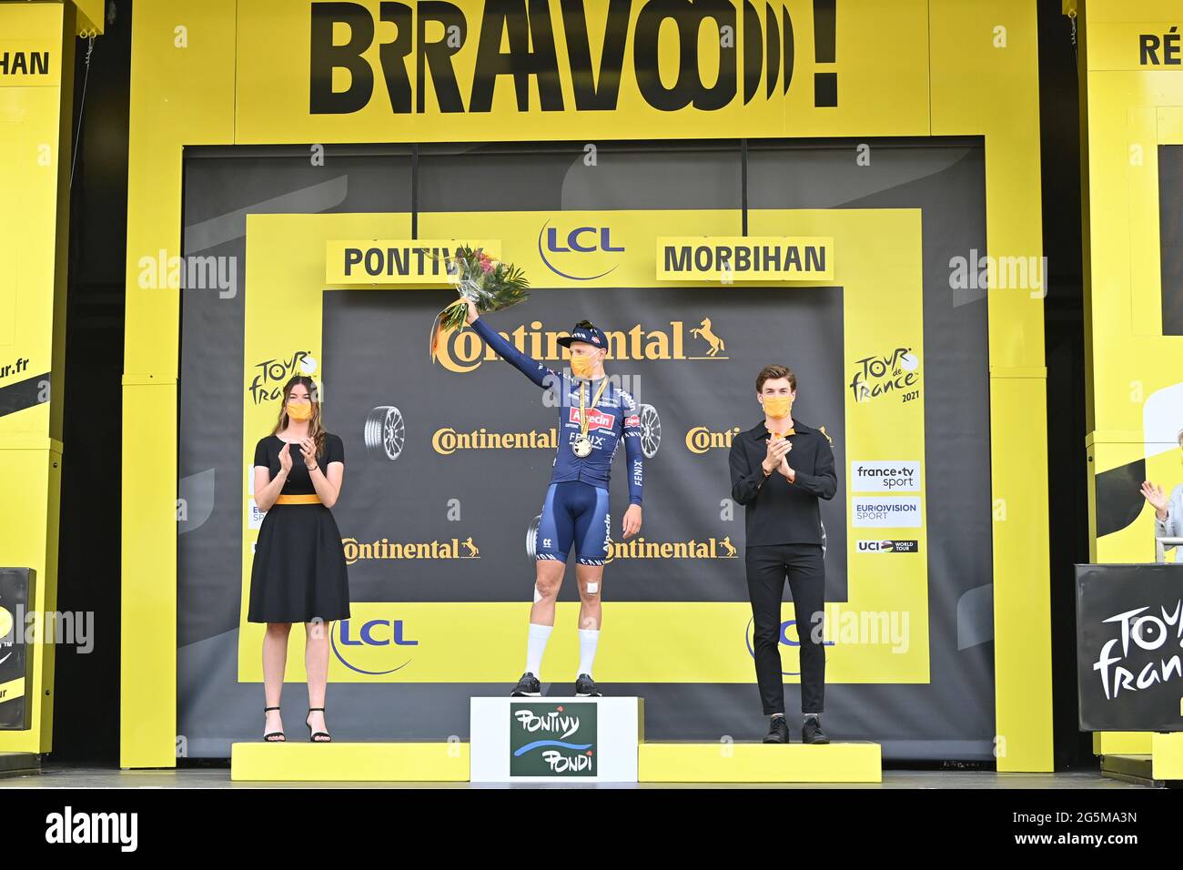 Tour de France 2021 Etappe 3 , Lorient bis Pontivy.28. Juni 2021. Tim Merlier für Alpecin Fenix auf dem Podium, nachdem er die Etappe im Sprint gewonnen hatte. Kredit: Peter Goding/Alamy Live Nachrichten Stockfoto