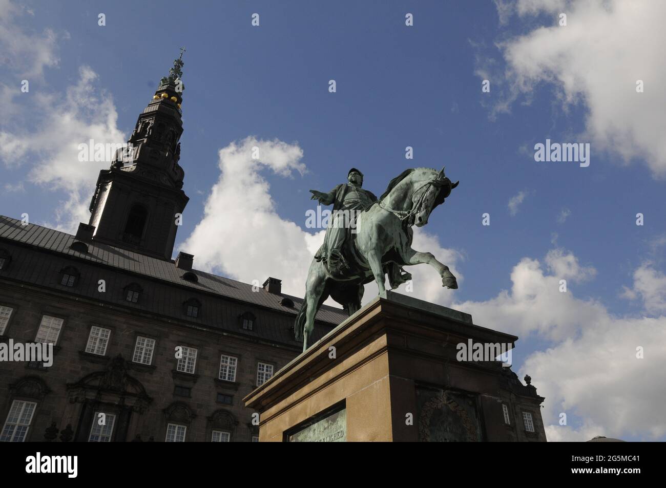 Kopenhagen / Denamrk /22. März 2017 - Christianborg-Gebäude des dänischen parlaments und des Gebäudes der politischen Parteien und des folketinget-Königs frederiks Stockfoto