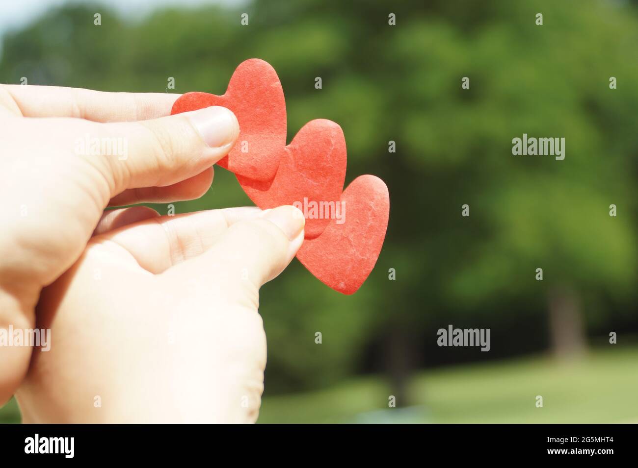 Drei Herzen zusammen, Liebe und Romantik. Stockfoto