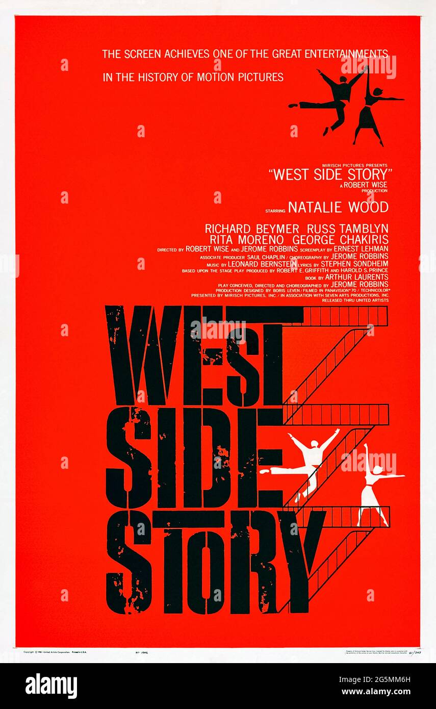 West Side Story (1961) unter der Regie von Jerome Robbins und Robert Wise mit Natalie Wood, George Chakiris und Richard Beymer . Von der Kritik gefeierte Großbildverfilmung des Broadway-Musicals von 1957 über zwei Jugendliche rivalisierender New York City-Banden, die sich in tragische Ergebnisse verlieben. Stockfoto