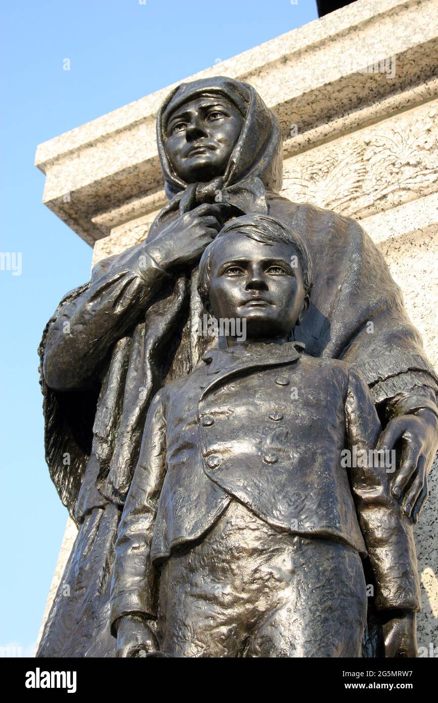 Detail des Knute Nelson Memorial auf dem Gelände des Minnesota Capitol in St. Paul, Minnesota - das Detail zeigt die norwegischen Einwanderer Knute Nelson A Stockfoto