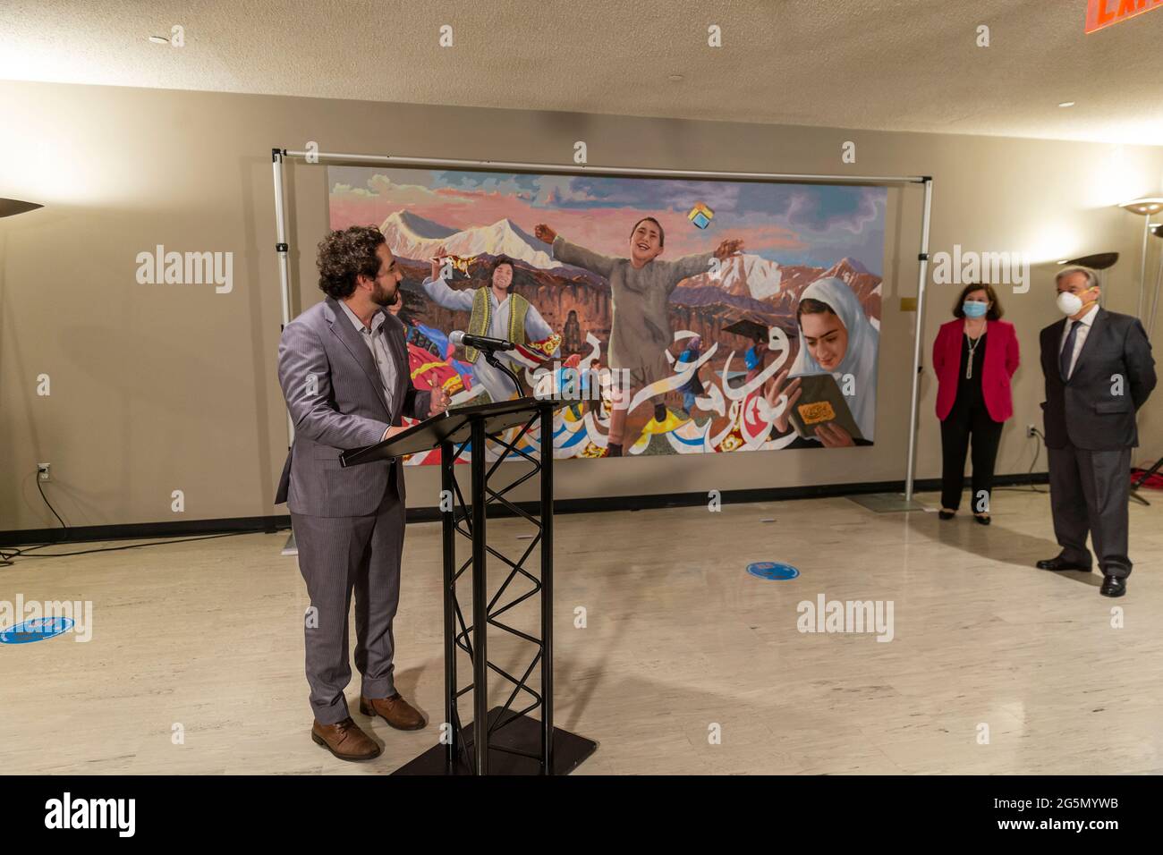 New York, NY - 28. Juni 2021: Omaid Shafiri spricht bei der Enthüllungszeremonie für ein Geschenk der Regierung der Islamischen Republik Afghanistan an die UNO im UN-Hauptquartier Stockfoto