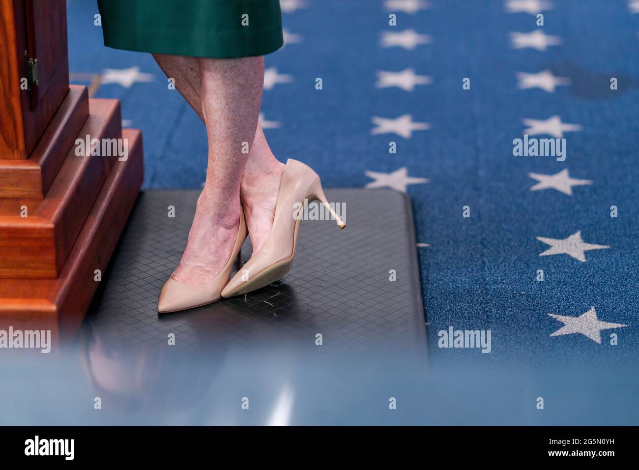 Pressesekretärin Jen Psaki hält am Donnerstag, den 3. Juni 2021, ein Pressegespräch im James S. Brady Press Briefing Room. (Offizielles Foto des Weißen Hauses von Cameron Smith) Stockfoto