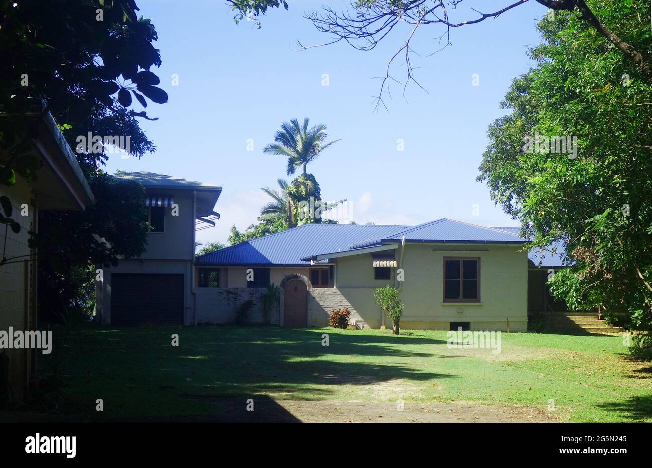 Historisches Haus Ninney Rise, das erste „Save the Reef“-Kampagnenhauptsitz in den 1960er Jahren, Bingil Bay, Mission Beach, Queensland, Australien. Keine PR Stockfoto