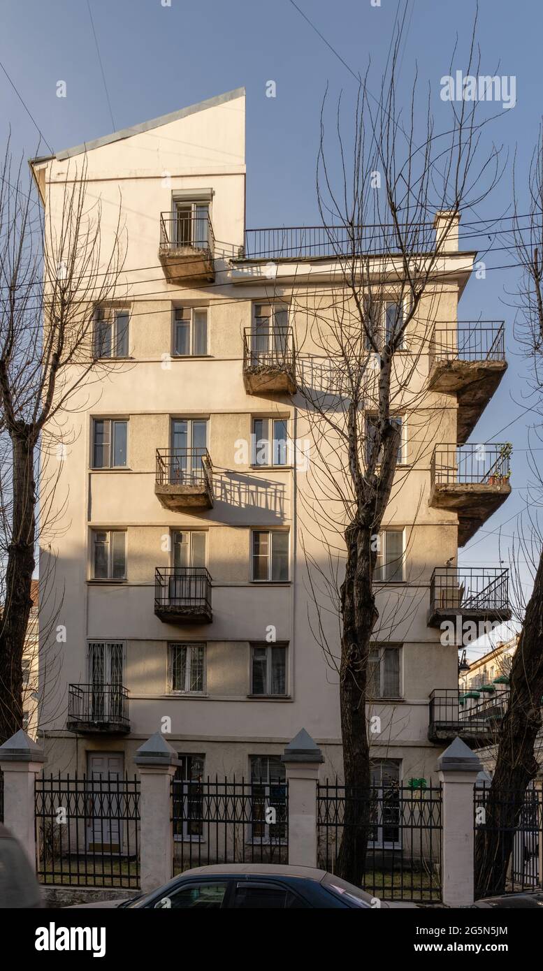 Kommunales Haus der Künstler und Ingenieure "Tränen des Sozialismus", entworfen vom Architekten Andrey Ol, 1929-1931, konstruktivistischer Stil, St. Petersburg, Russland Stockfoto