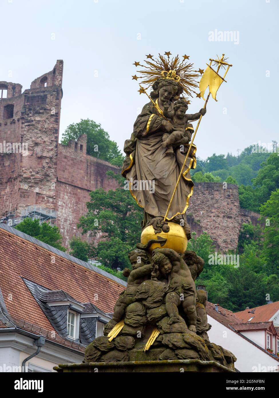 Marienstatue und Schloss, Heidelberg, Baden-Württemberg, Deutschland, Europa Stockfoto