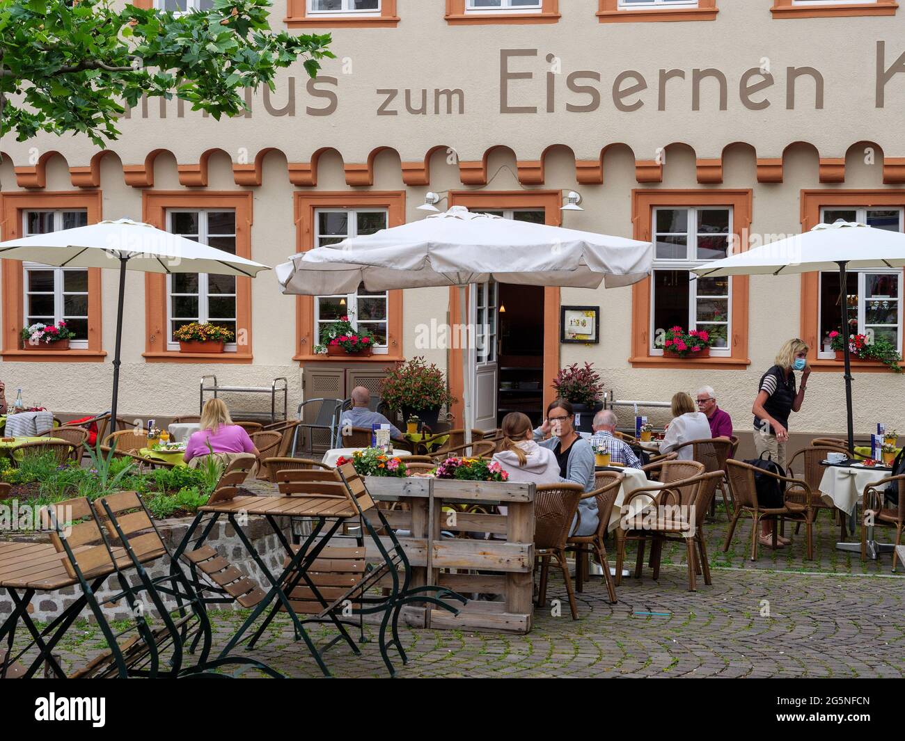 Street Restaurant am Karlsplatz, Heidelberg, Baden-Württemberg, Deutschland, Europa Stockfoto