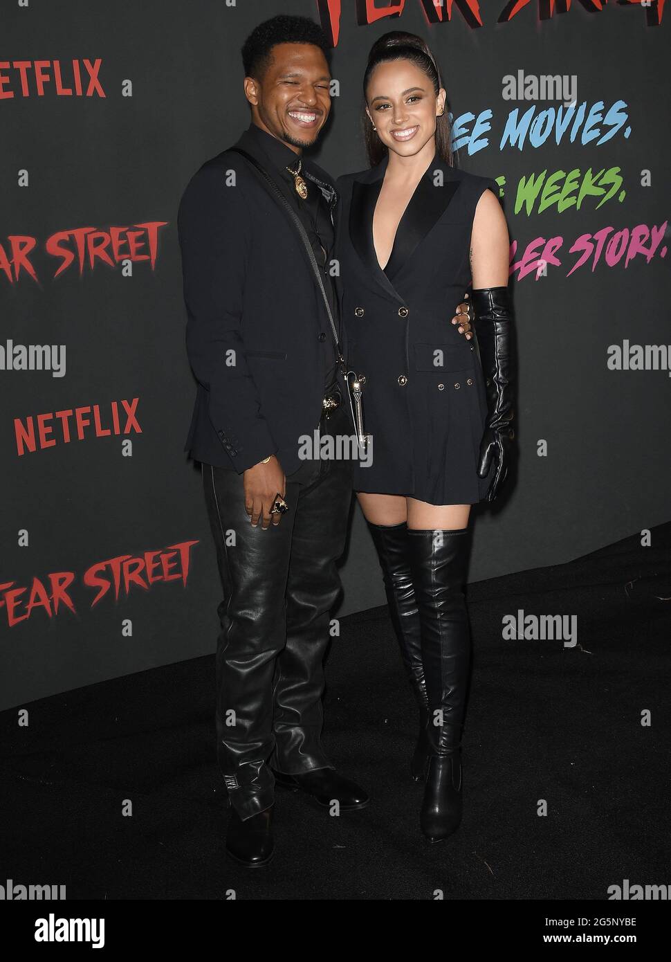 Los Angeles, USA. Juni 2021. (L-R) Lovell Adams-Gray und Kiana Madeira kommen bei der PREMIERE DER FEAR STREET-TRILOGIE an, die am Montag, dem 28. Juni 2021, im LA State Historic Park in Los Angeles, CA, stattfand. (Foto: Sthanlee B. Mirador/Sipa USA) Quelle: SIPA USA/Alamy Live News Stockfoto