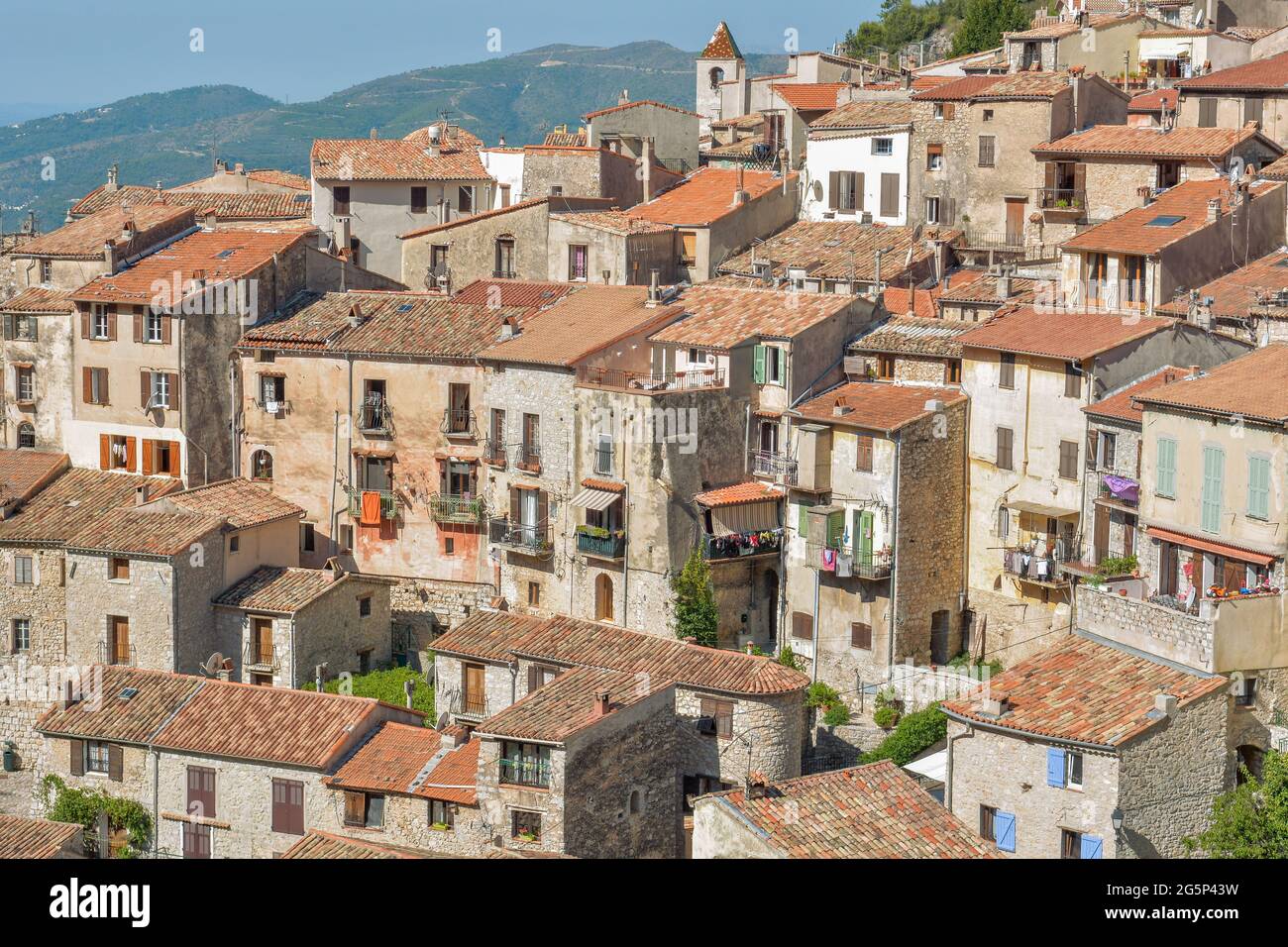 Peille, eines der schönsten Bergdörfer an der Côte d'Azur. Mittelalterliches Dorf auf dem Hügel gebaut., Stockfoto