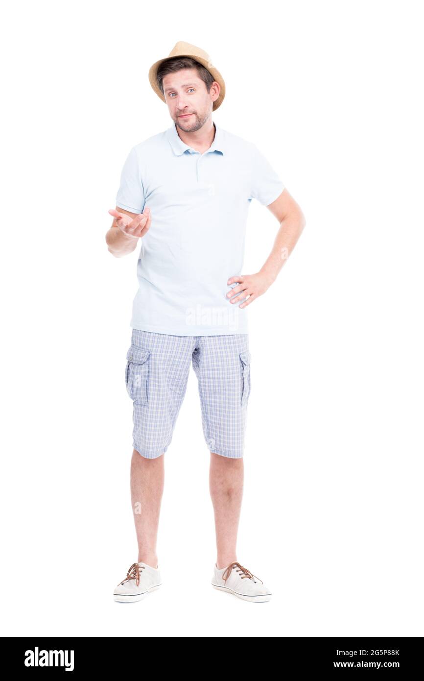 Vertikale volle Länge Studio-Porträt von schönen bärtigen kaukasischen Mann trägt Sommer-Outfit mit etwas verwirrt, weißen Hintergrund Stockfoto