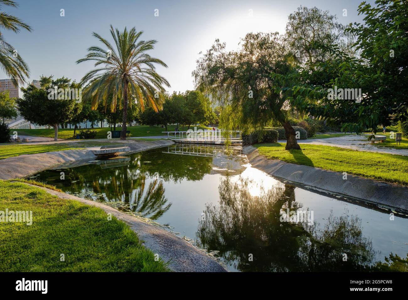 Valencia Turia River Gardens Jardin del Turia, Freizeit-und Sportplatz Park, Spanien Panorama. Stockfoto