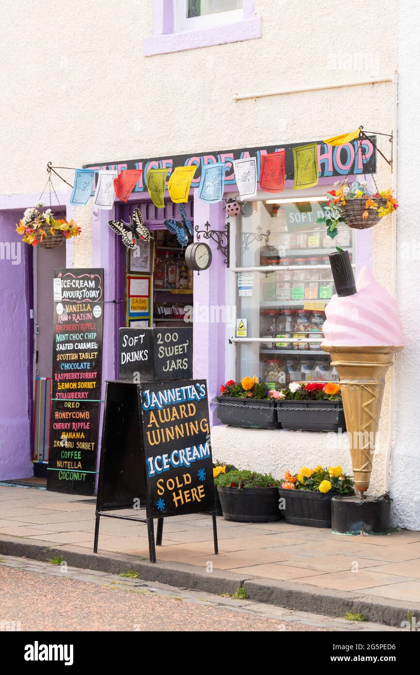 The Ice Cream Shop, Pittenweem, East Neuk of Fife, Schottland, Großbritannien - Verkauf von traditionellen Süßigkeiten in Gläsern und Jannettas Eis Stockfoto
