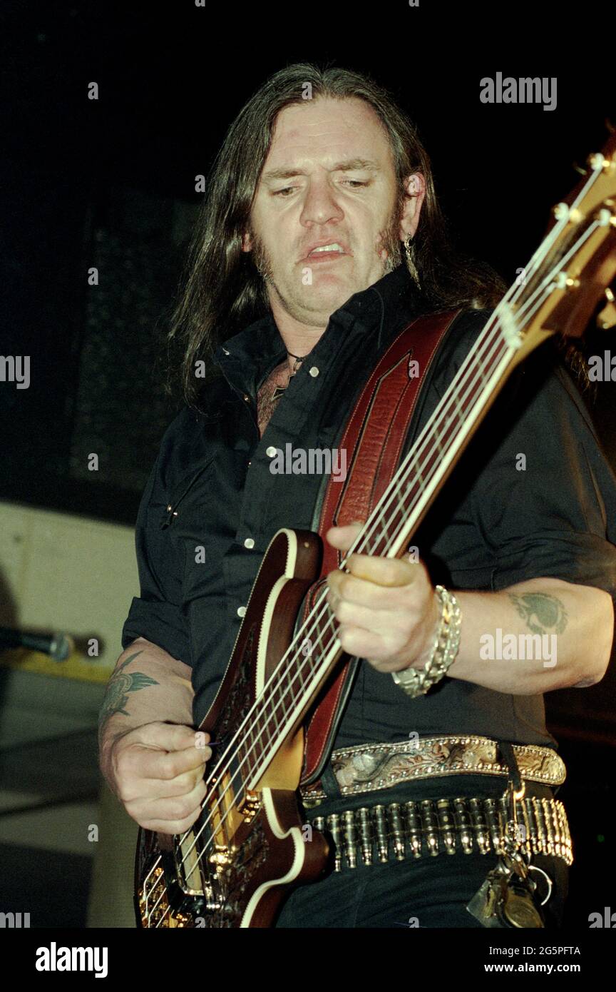 Italien Mailand 1997-27-02:Live-Konzert im Rainbow Club of the Motorhead, der Sängerin, Bassistin und historischen Führerin Lemmy Kilmister während des Konzerts Stockfoto